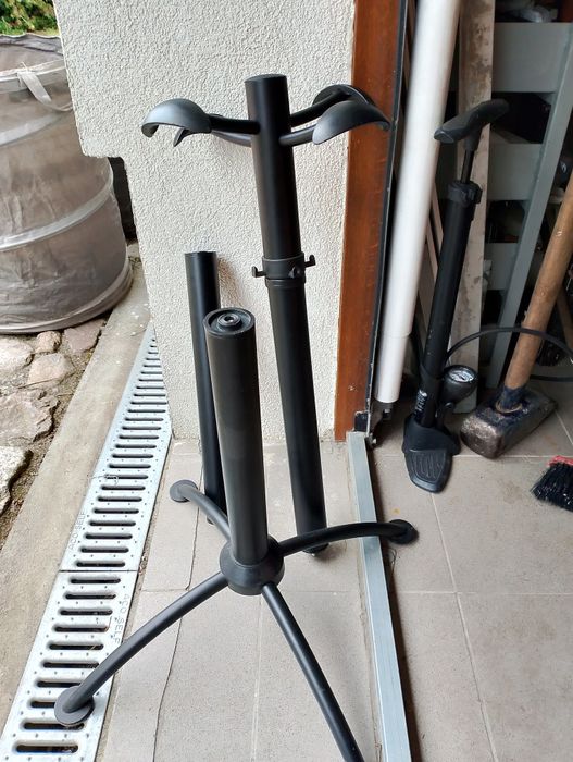 Wieszak na ubrania , metalowy