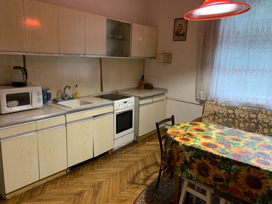 Продам будинок поруч з сосновим лісом