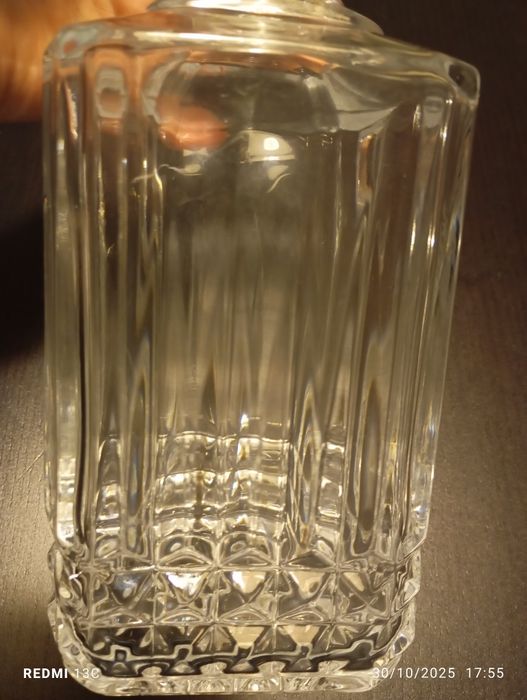 Garrafa de vidro transparente