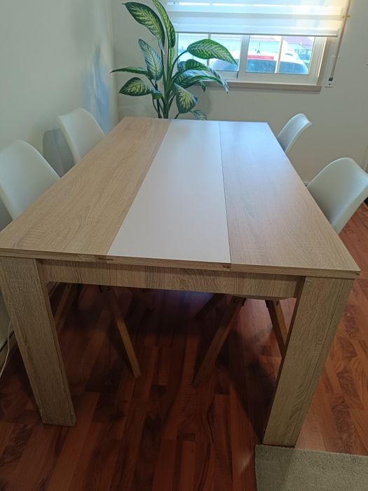 Mesa de jantar em ótimo estado
