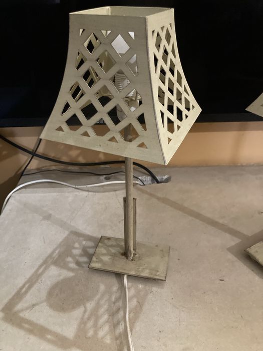 Candeeiros de mesa de cabeçeira em bom estado