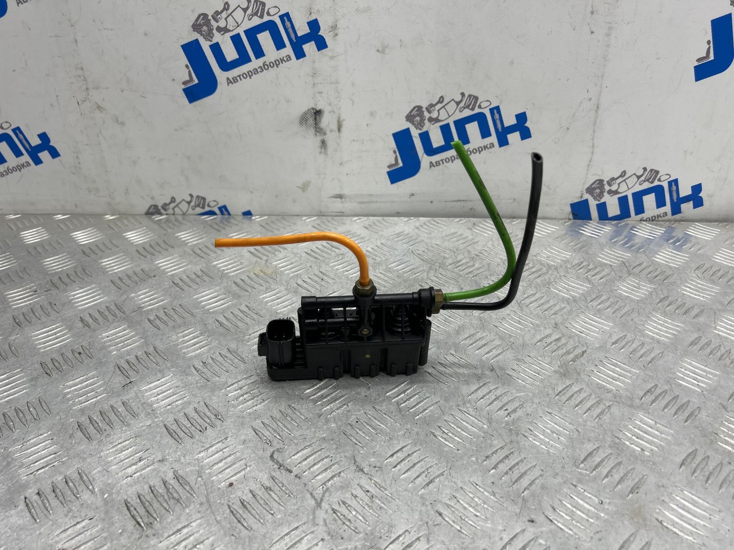 Блок клапанов пневмоподвески RVH500050 для Land Rover Range Rover III