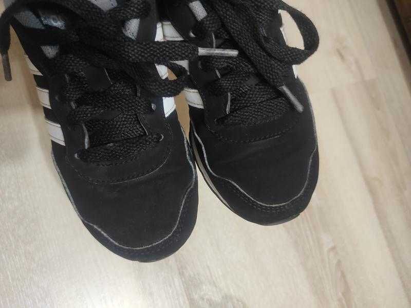 Универсальные осенние плотные кроссовки adidas neo на стопу 18,5-19 см
