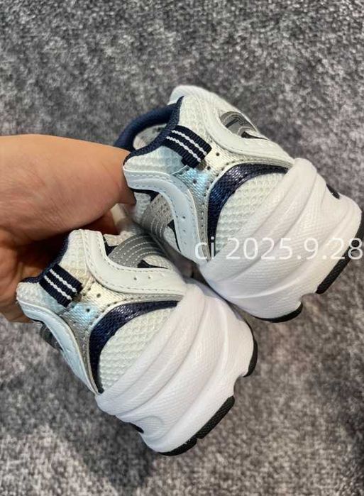 ButyDamskie New‍ Balance‍ 530 Biały‍ Uniseks Roz.43