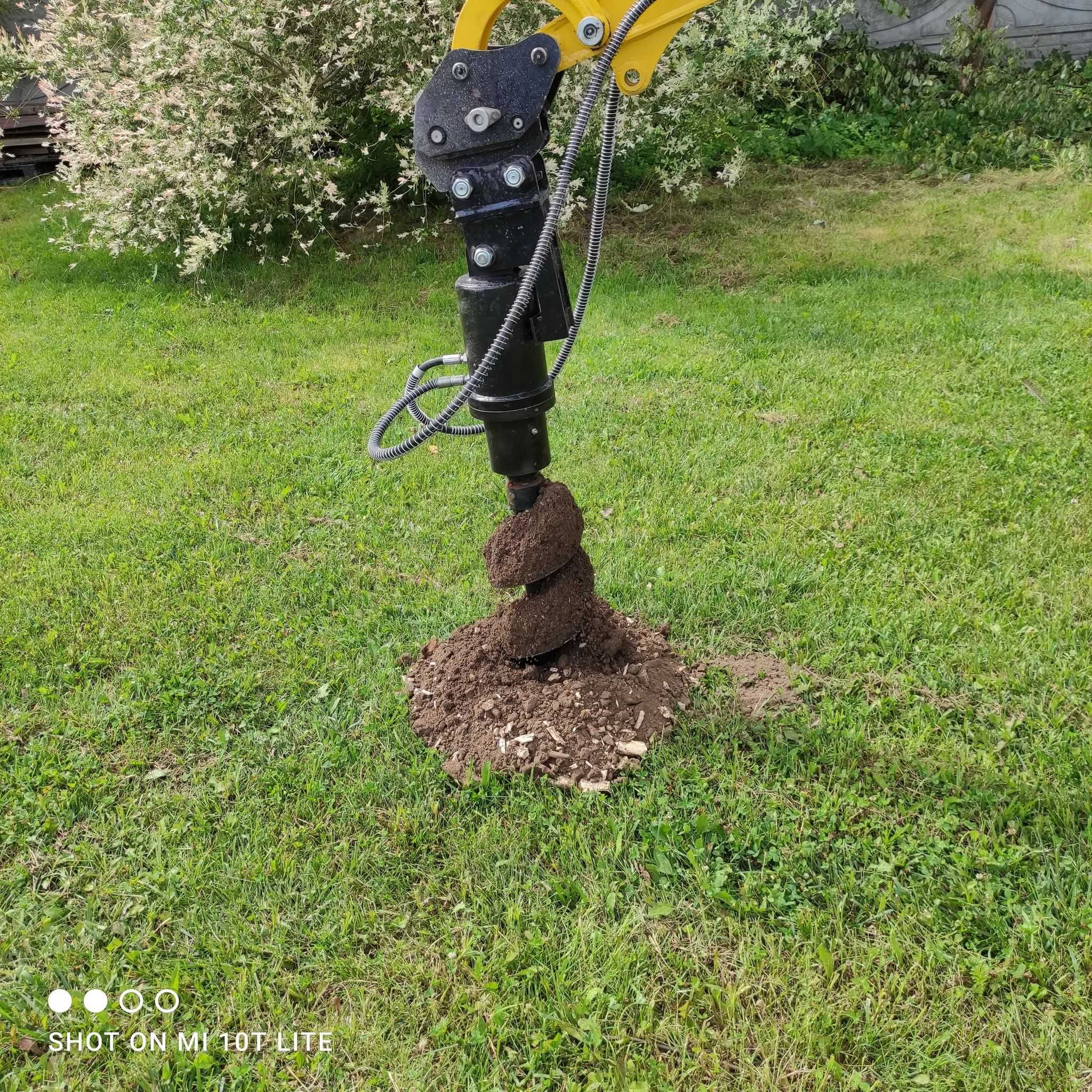 Ogrodzenia betonowe, Słupki betonowe, Wykopy minikoparką