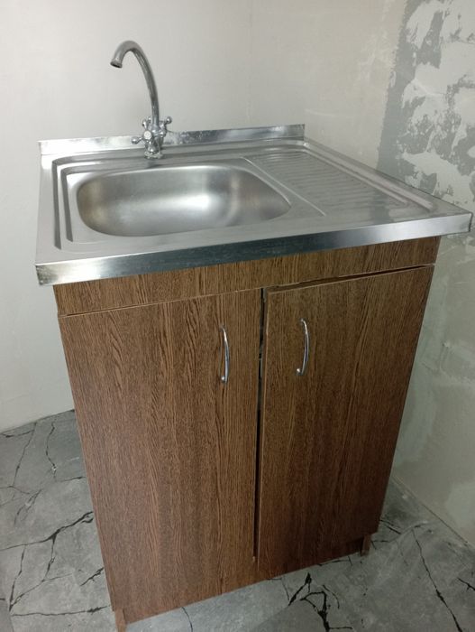 Кухонна мийка з тумбою