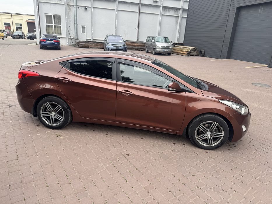 Hyundai Elantra 2012 року | 1.8 бензин/газ | Механіка