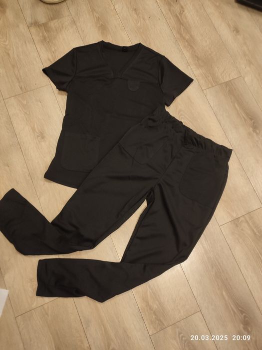 Nowy czarny mundurek medyczny rozmiar M