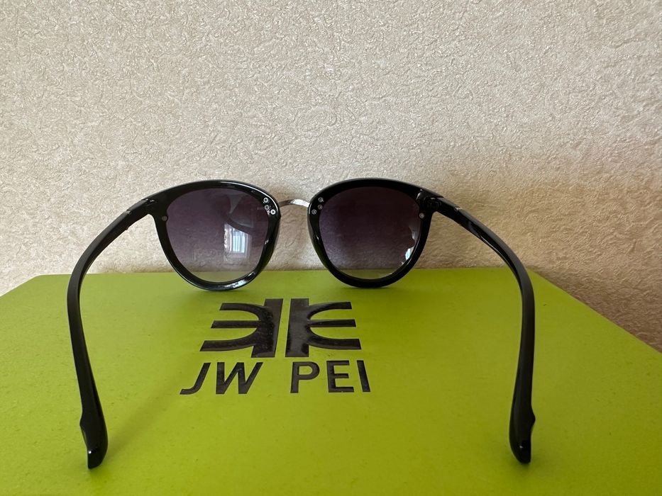 Солнцезащитные очки, сонцезахисні окуляри