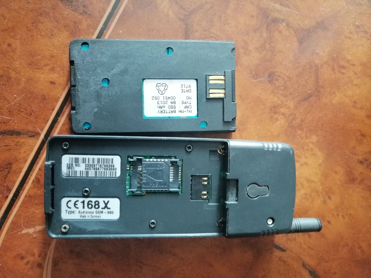 Telemóvel da marca Audiovox GSM 680