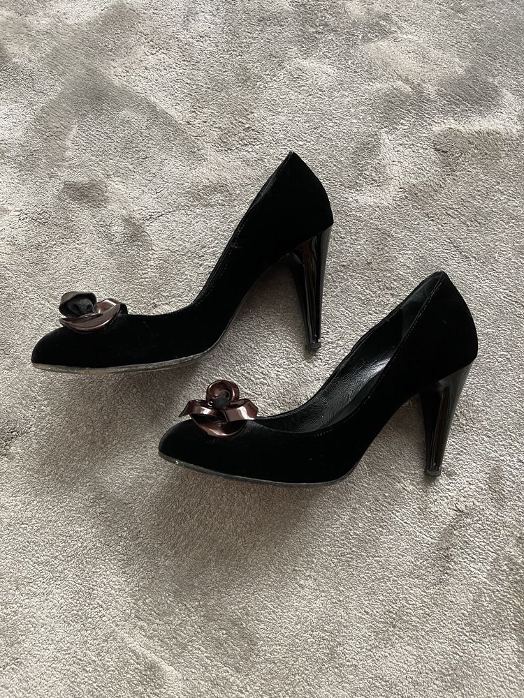 Sapatos em veludo