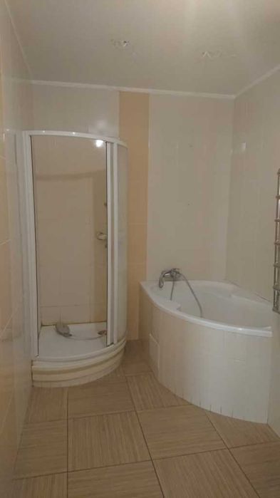 Продаж 2-к квартири 72,1 м2 м.Київ, вул.Драгоманова, 6-А  82000 $