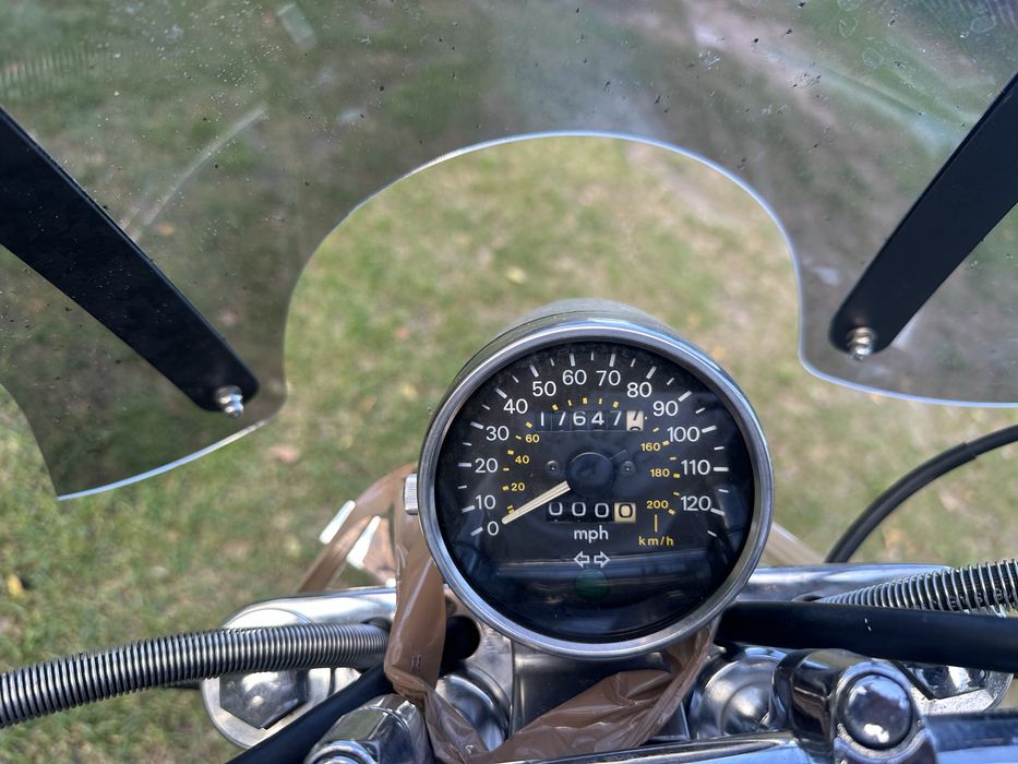 Suzuki Intruder VS 800 uszkodzony jeżdżący
