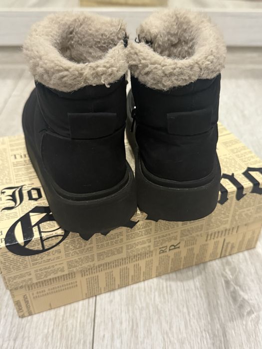 Чоботи на дівчинку  уггі на хутрі Zara 30