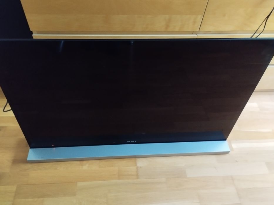 Sony Bravia  46 cali  3D z soundbarem  w podstawie