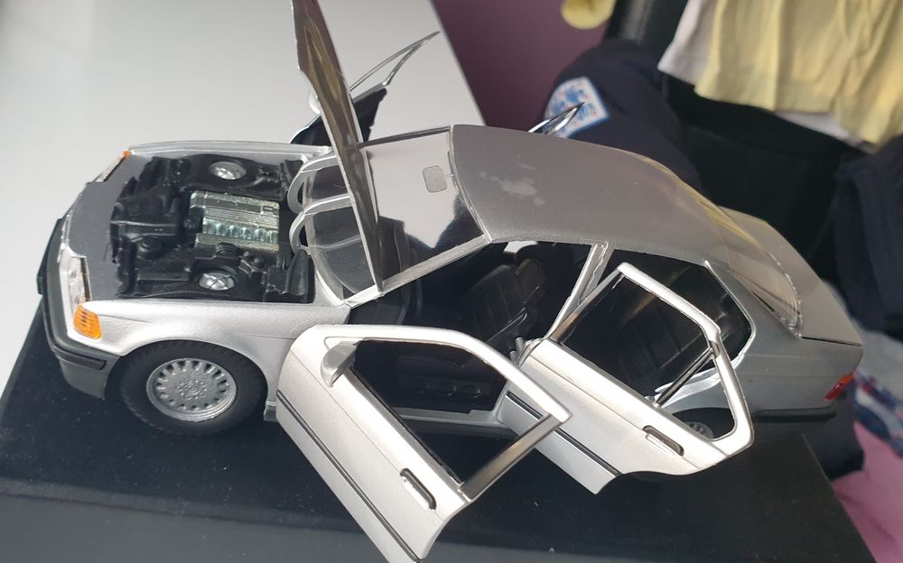 BMW E36 Sedan 1:24 Gama