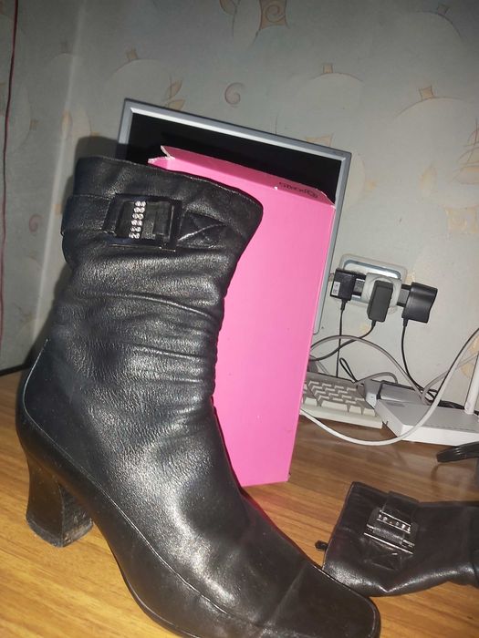 Продаються осінньо-весняні шкіряні ботіночки 37р.недорого