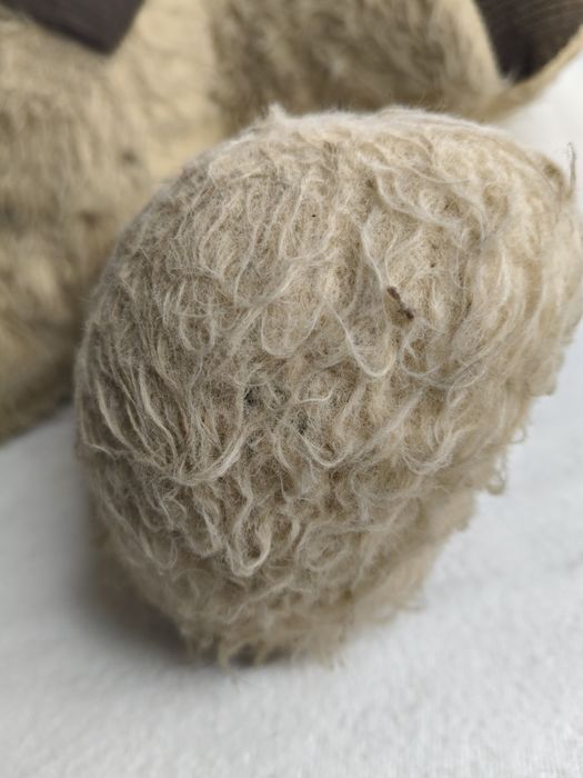 Stary pluszowy miś z okresu PRL