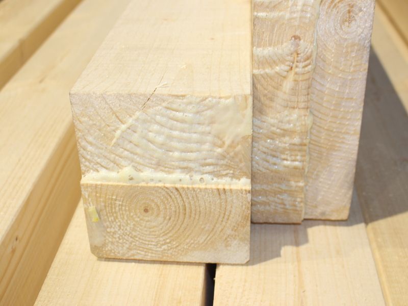 Kantówka 120x220mm, suszona i strugana, idealna na pergolę tarasową.