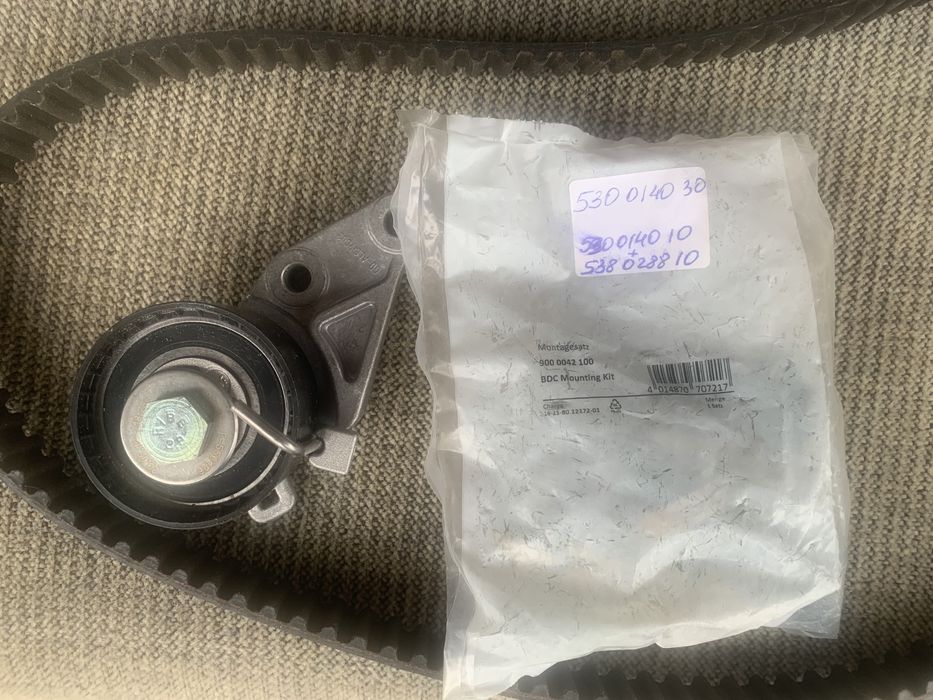 Ремінь ГРМ з помпою Ford Focus 538028810