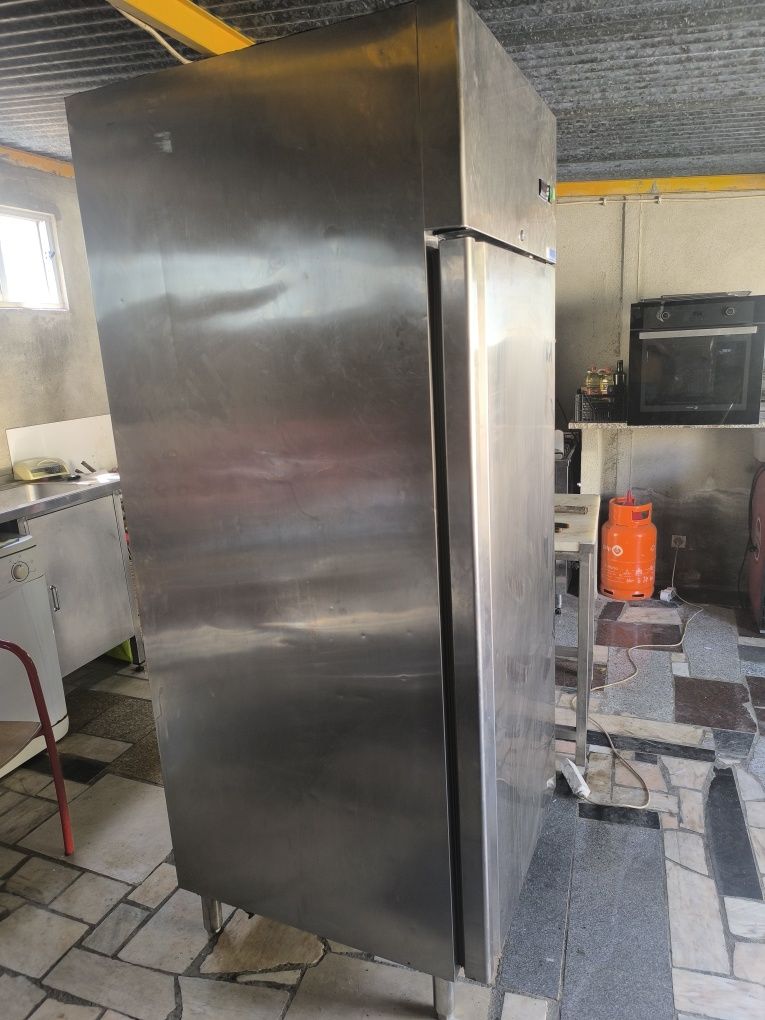 Refrigerador de alimentos marca JORDÃO