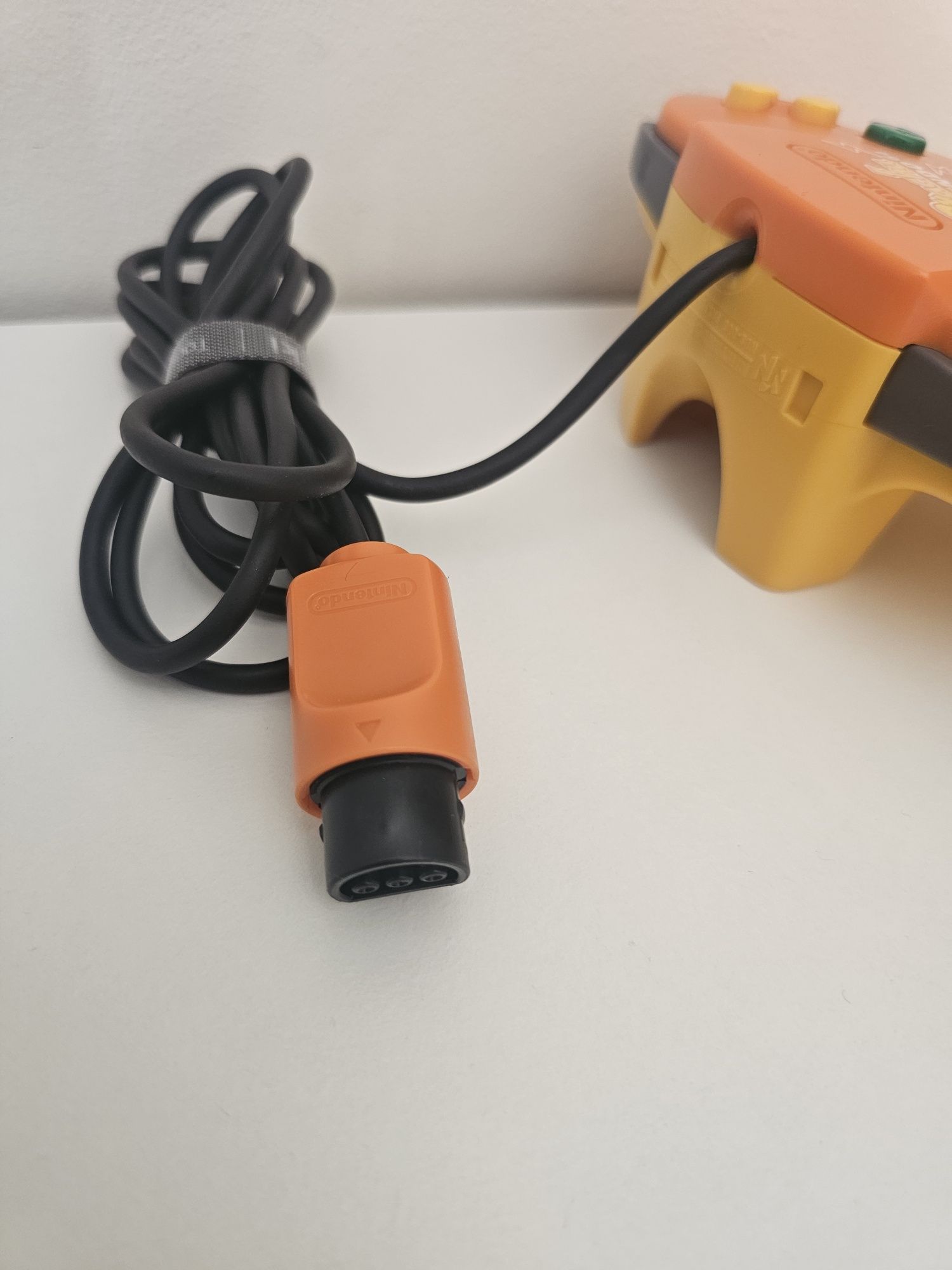 Comando Nintendo 64 Pikachu (edição colecionador)