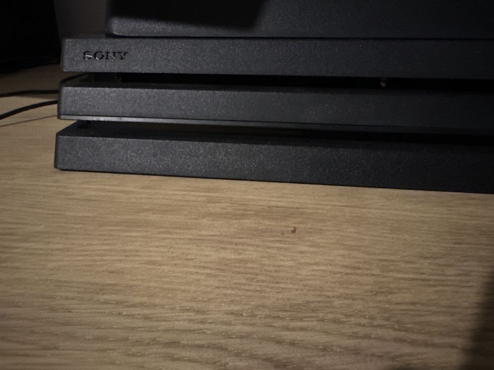 Konsola Ps4 PRO 1tb Jak Nowa akcesoria gry słuchawki stojak gwarancja