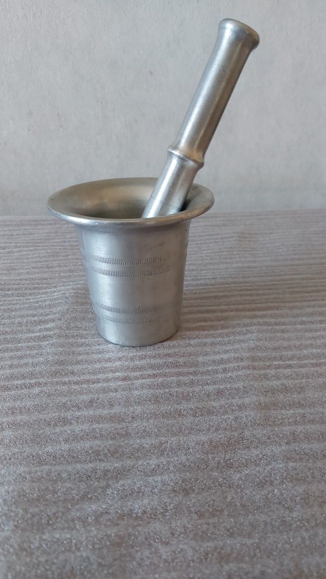 Ступка чугунная, бронзовая, алюминиевая, есть выбор.