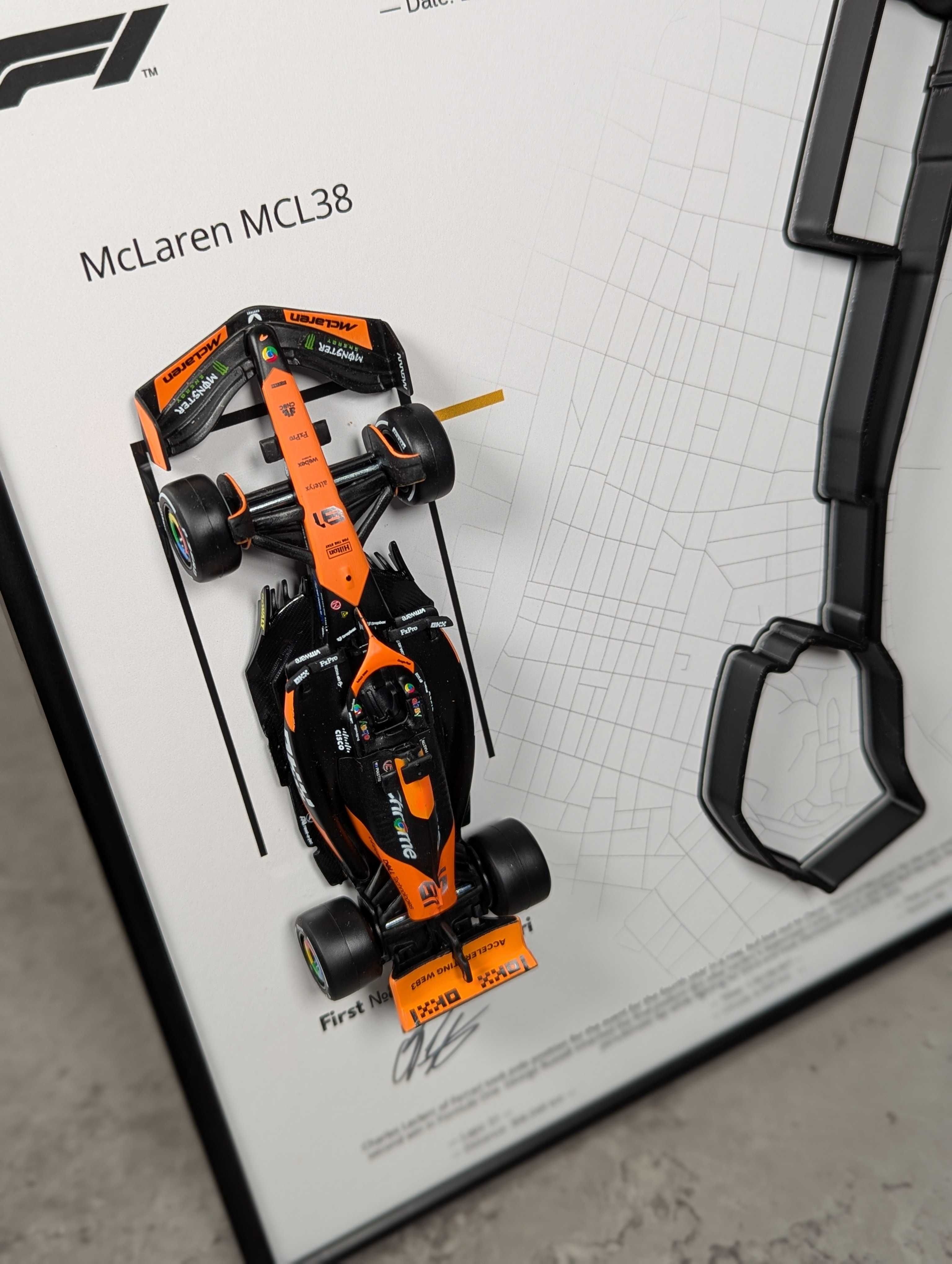 Bburago McLaren MCL38 та 3D Траса Azerbaijan GP 24 №81 Oscar Piastri