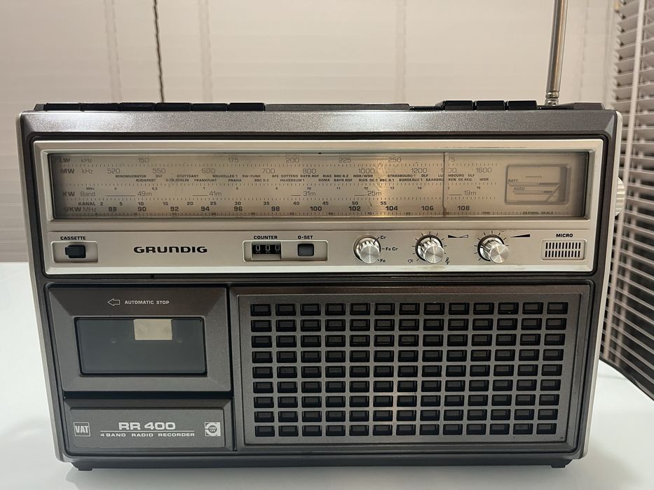 Radiomagnetofon radio stare vintage retro Grundig RR 400
