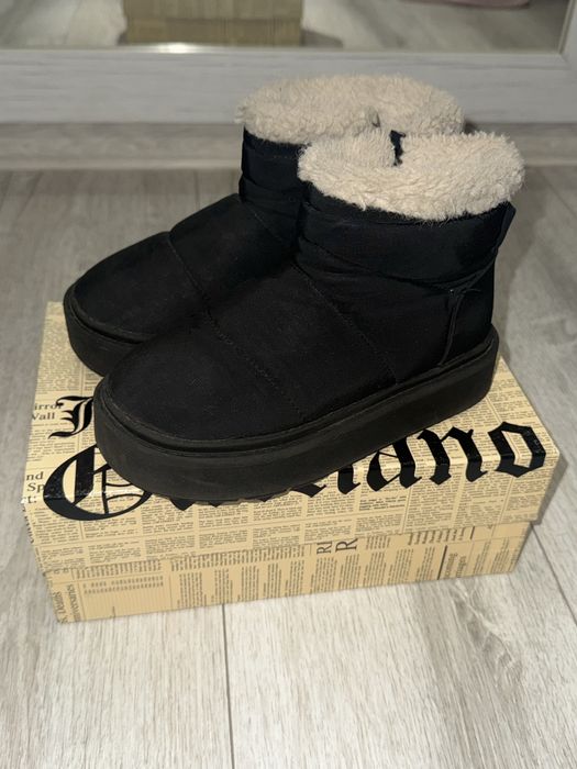 Чоботи на дівчинку  уггі на хутрі Zara 30