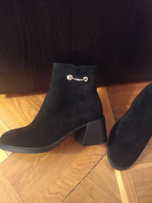 Продам сапожки ботинки 40 размер