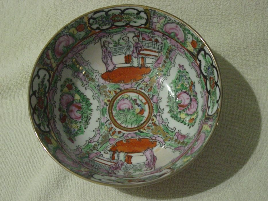 Taça antiga com decoração oriental