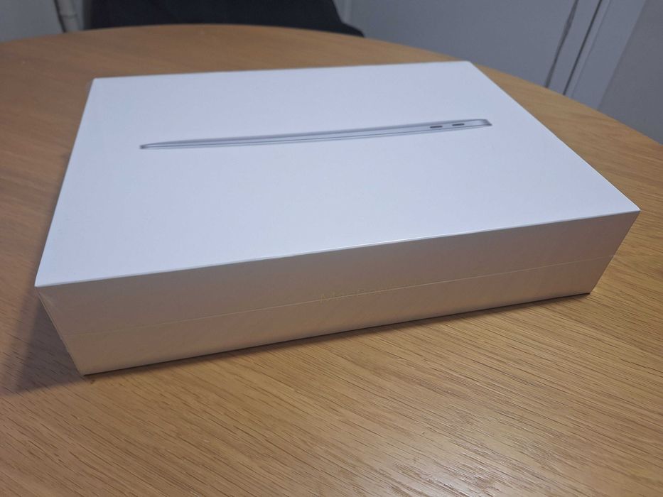 MacBook Air 2020 m1 8 256 gb Запакований