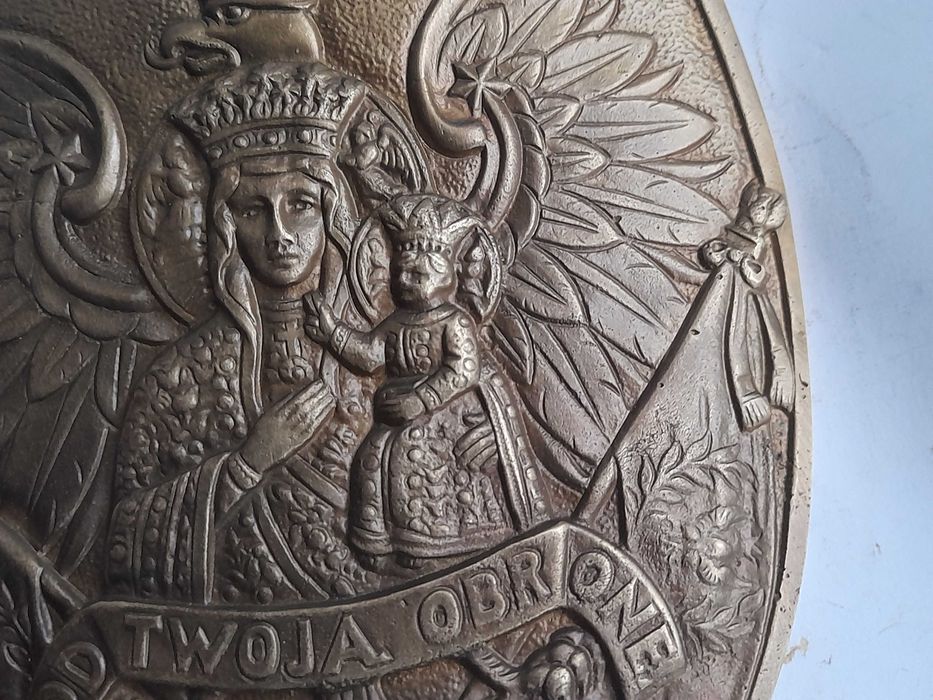 Duży ryngraf Matka Boska Częstochowska z orłem, sztandarami (16,5 cm)