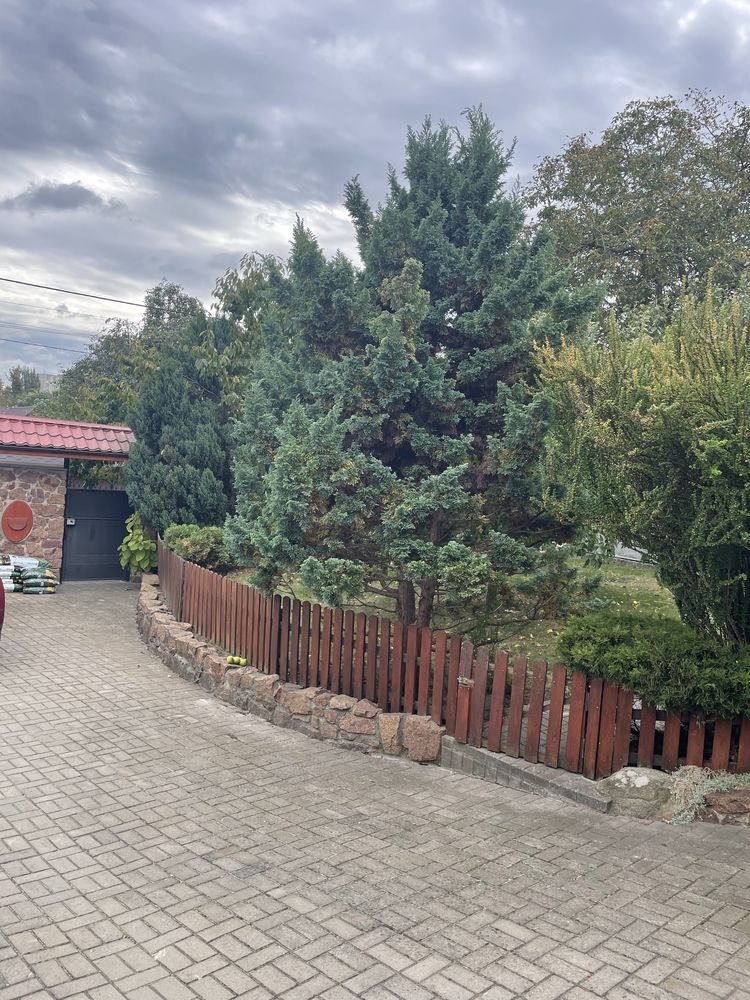 Оренда будинку  з окремим двором, в місті .