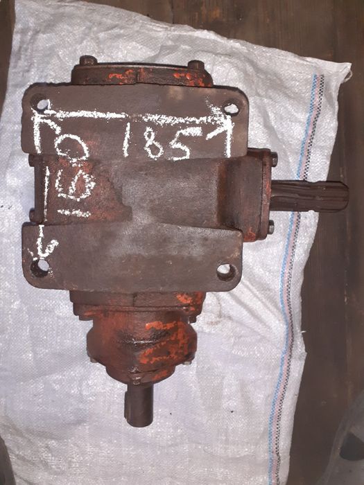 Редуктор угловой сельхозтехники.