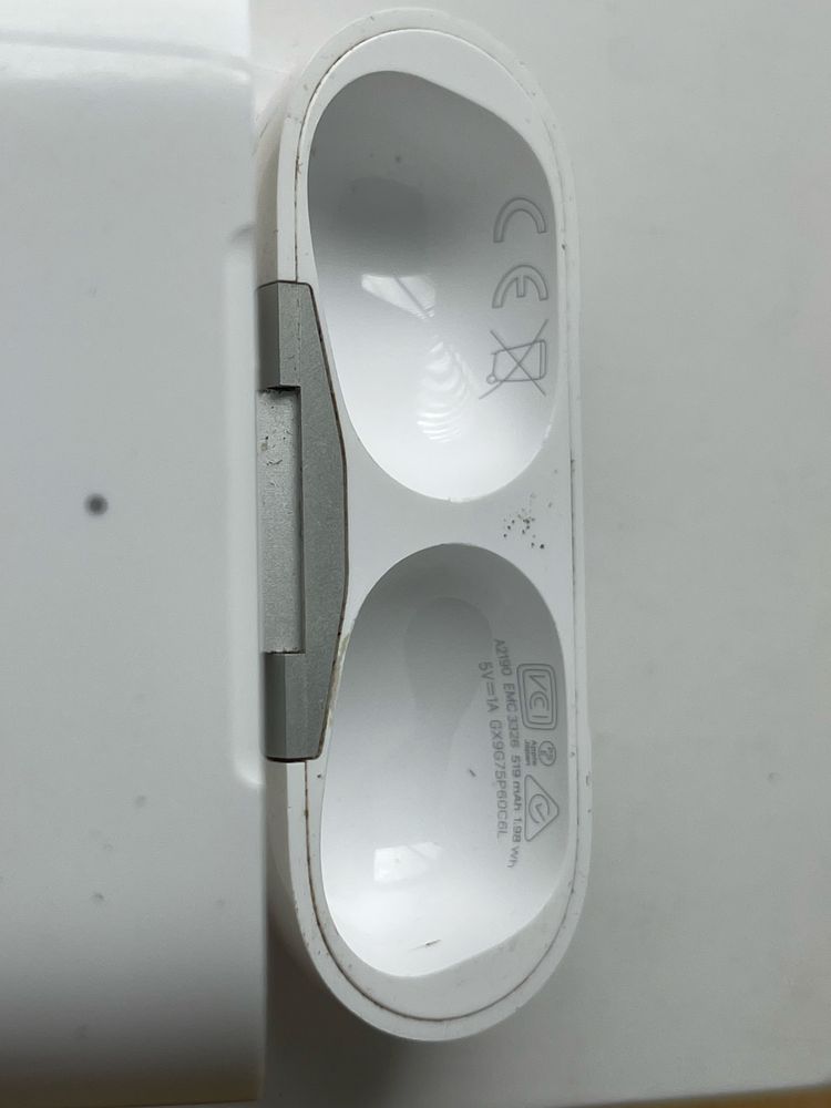 Кейс з під AirPods Pro