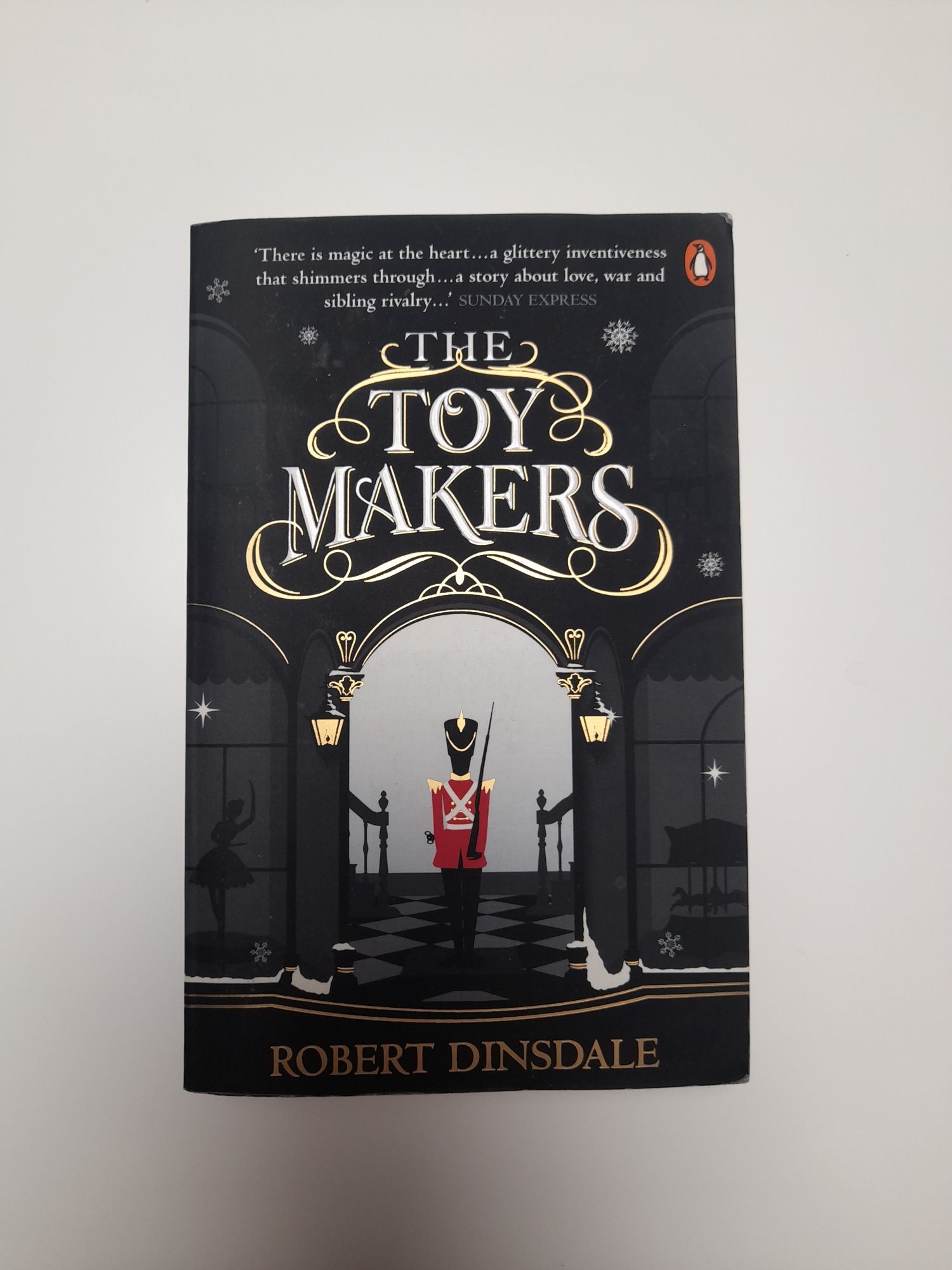 Livro The Toymakers, de Robert Dinsdale em inglês