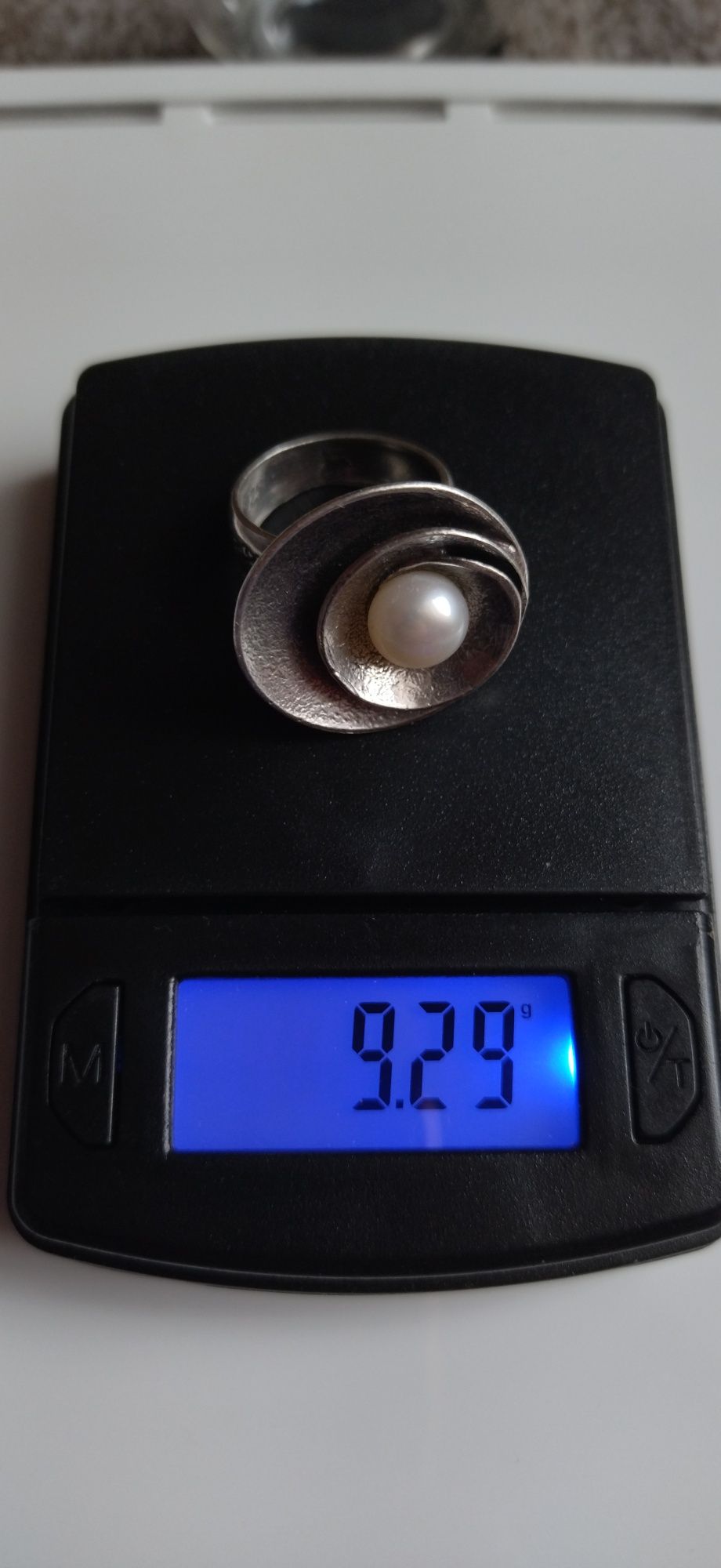 Серебряное кольцо с жемчугом.