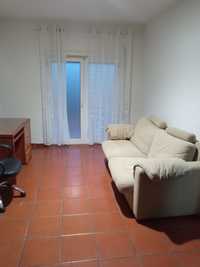 Andar-moradia T1 (mobilado) arrenda-se