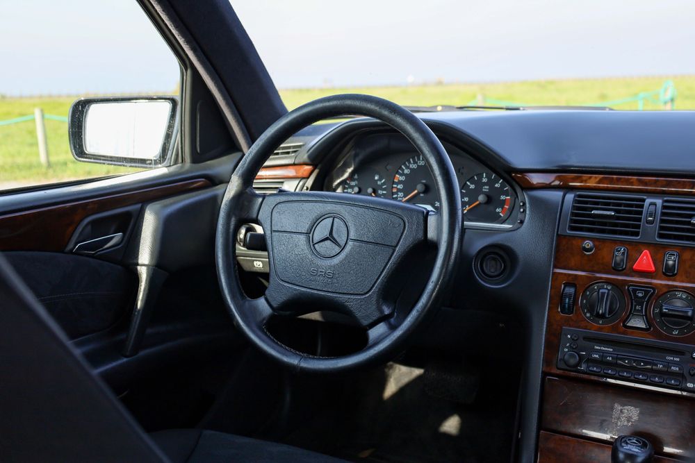 Mercedes E300 Turbo - Desde 90€ /mês