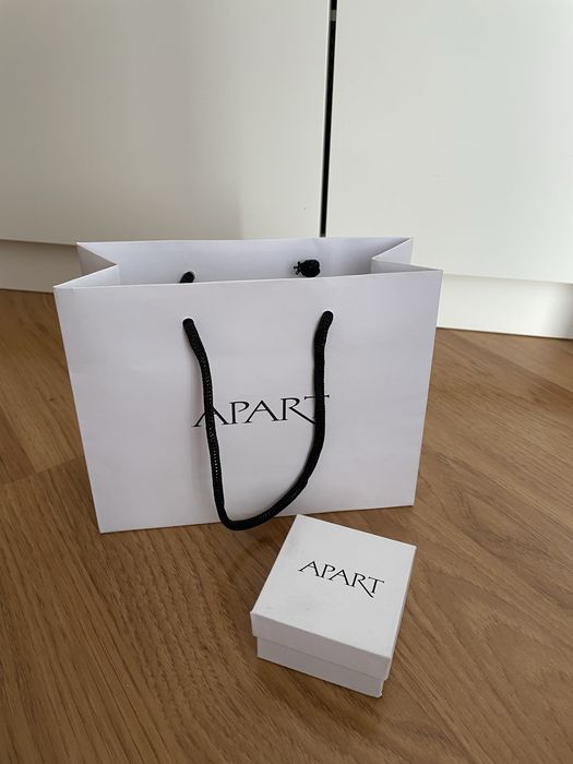 Biała torebka prezentowa i pudełko na biżuterię Apart