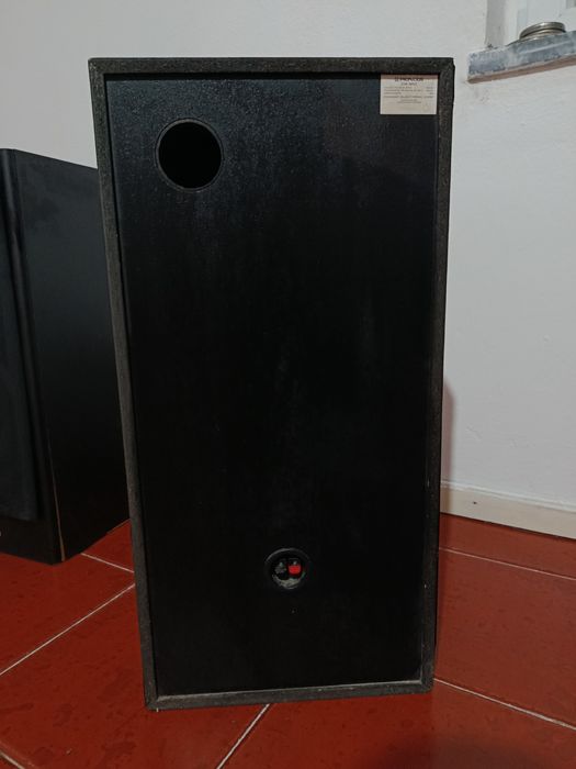 Par de colunas Pioneer! Com algumas marcas de uso...