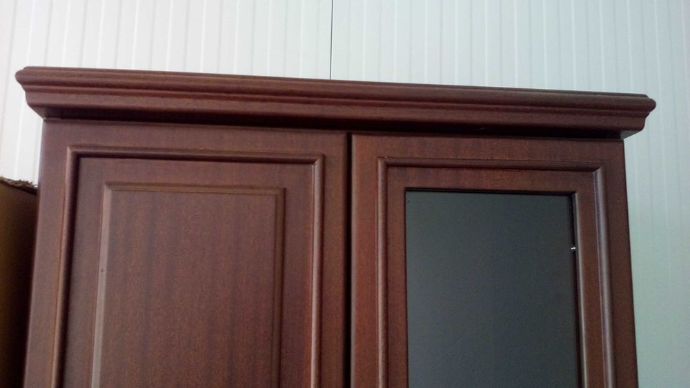 Móvel alto em mogno - quarto, sala, escritório, hall