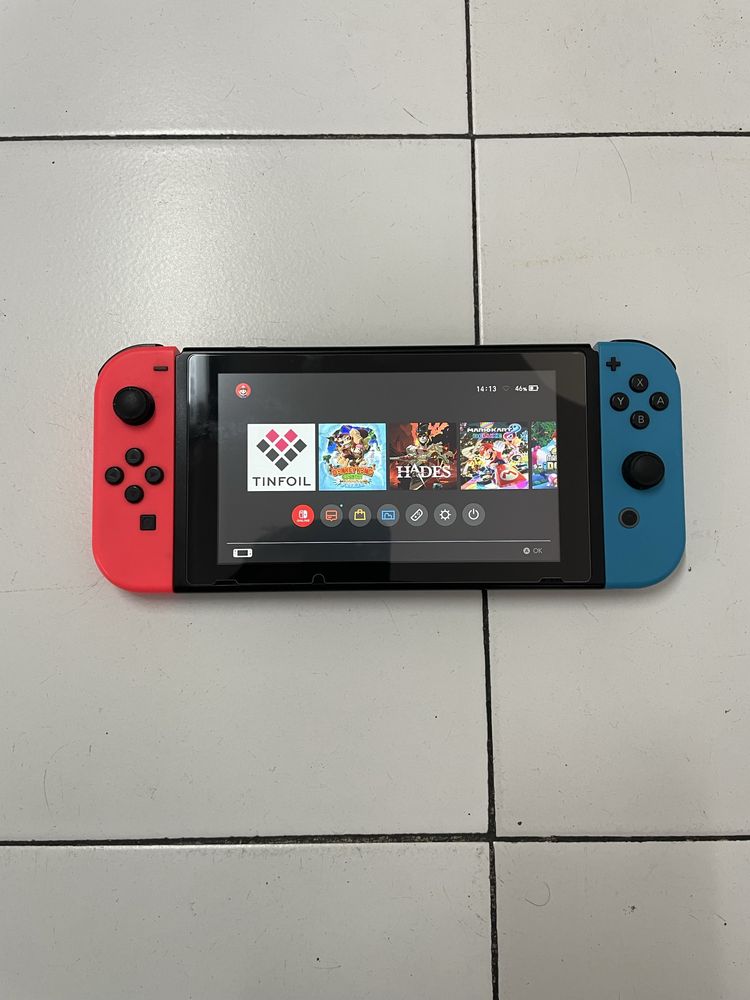 Consola Nintendo Switch Desbloqueada em caixa