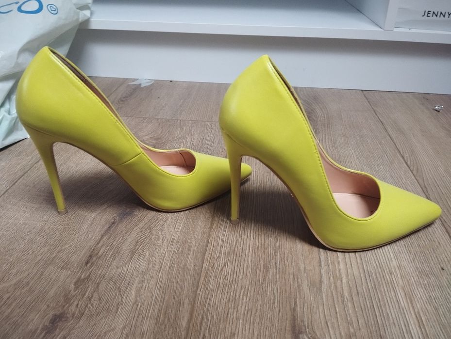 Szpilki limonka dezee 39