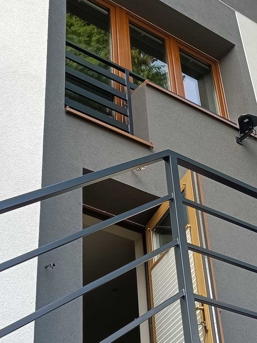 Schody do domu na poddasze metalowe krata wema zewnętrzne wewnętrzne