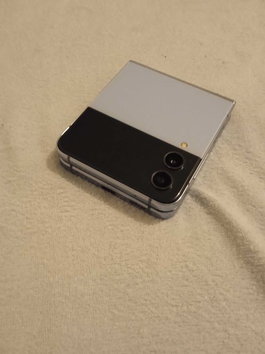 Samsung Galaxy flip 4
