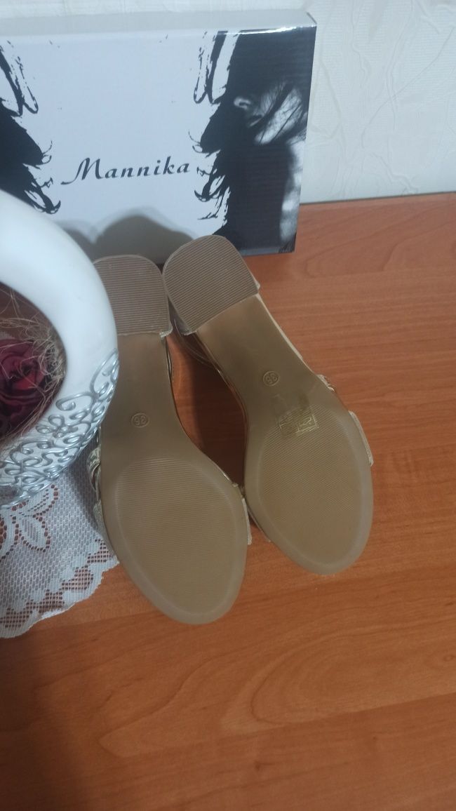 NOWE!!! Złote Sandały na Słupku z Lakierowaną Wstawką rozm. 36